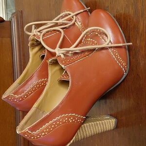 FSJ Brown Lace Up Oxford Heels Size 5.5